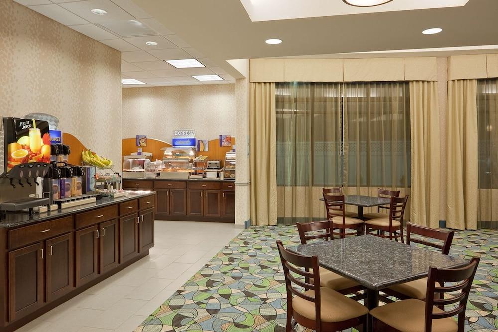 Comfort Inn & Suites Plainville-Foxboro Екстер'єр фото
